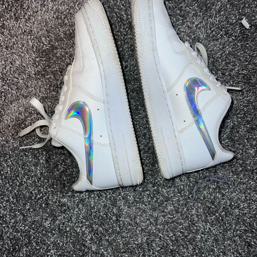 Chrome Nikes light wear small creasing - Picture 4 of 7